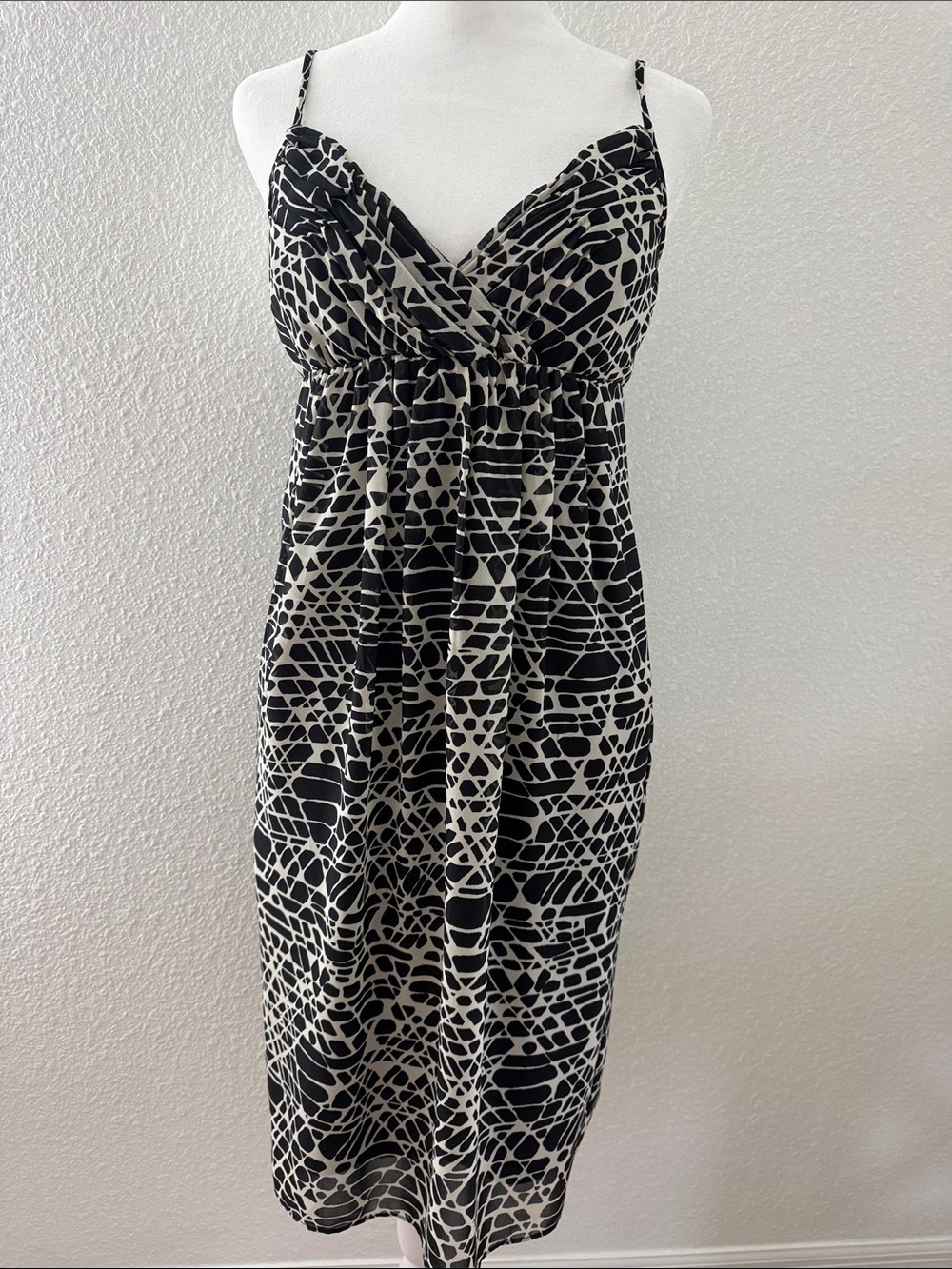 London Times Black and White Cropped-Waist Spaghetti Strap Midi Dress